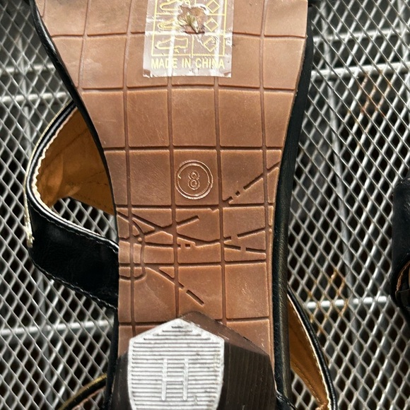 Size 8 Gold and black Charming Lady heels - Picture 6 of 11